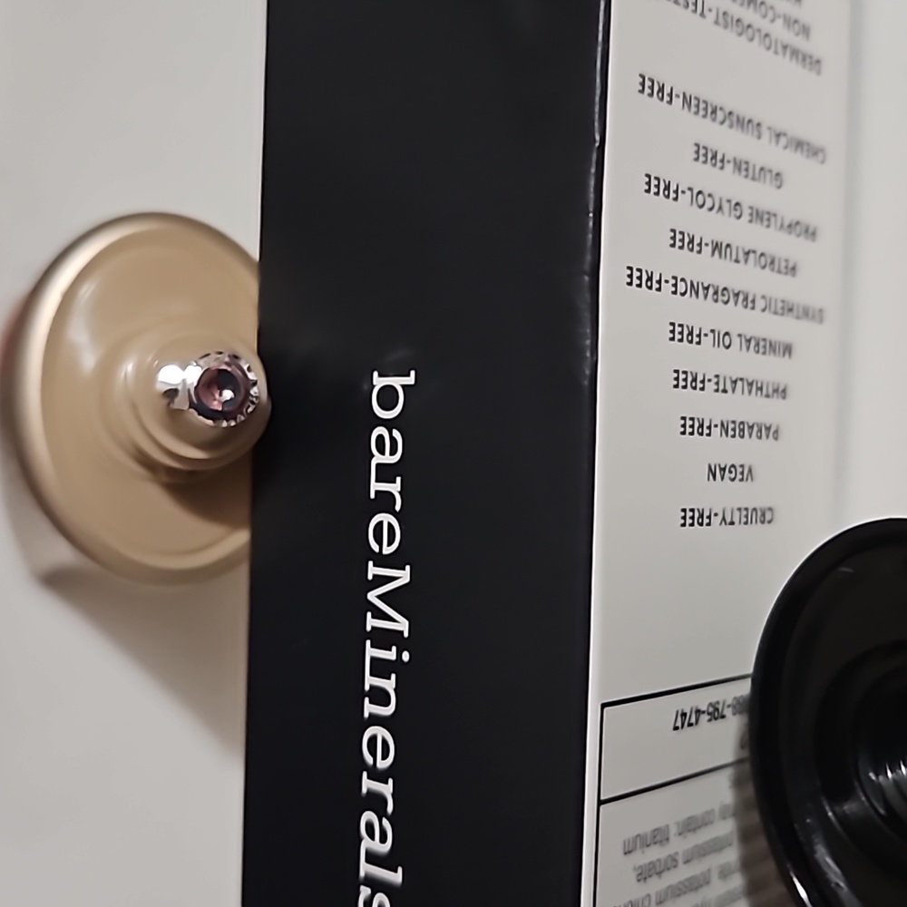 Bare Minerals Complexion Rescue - Picture 2 of 9